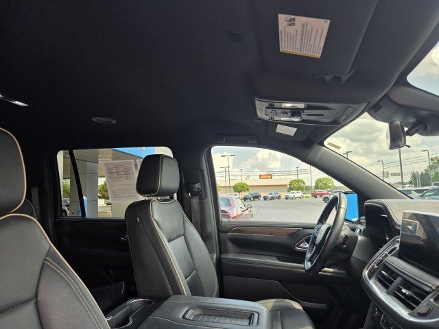 Used 2024 Chevrolet Suburban Premier AWD/4WD image 24