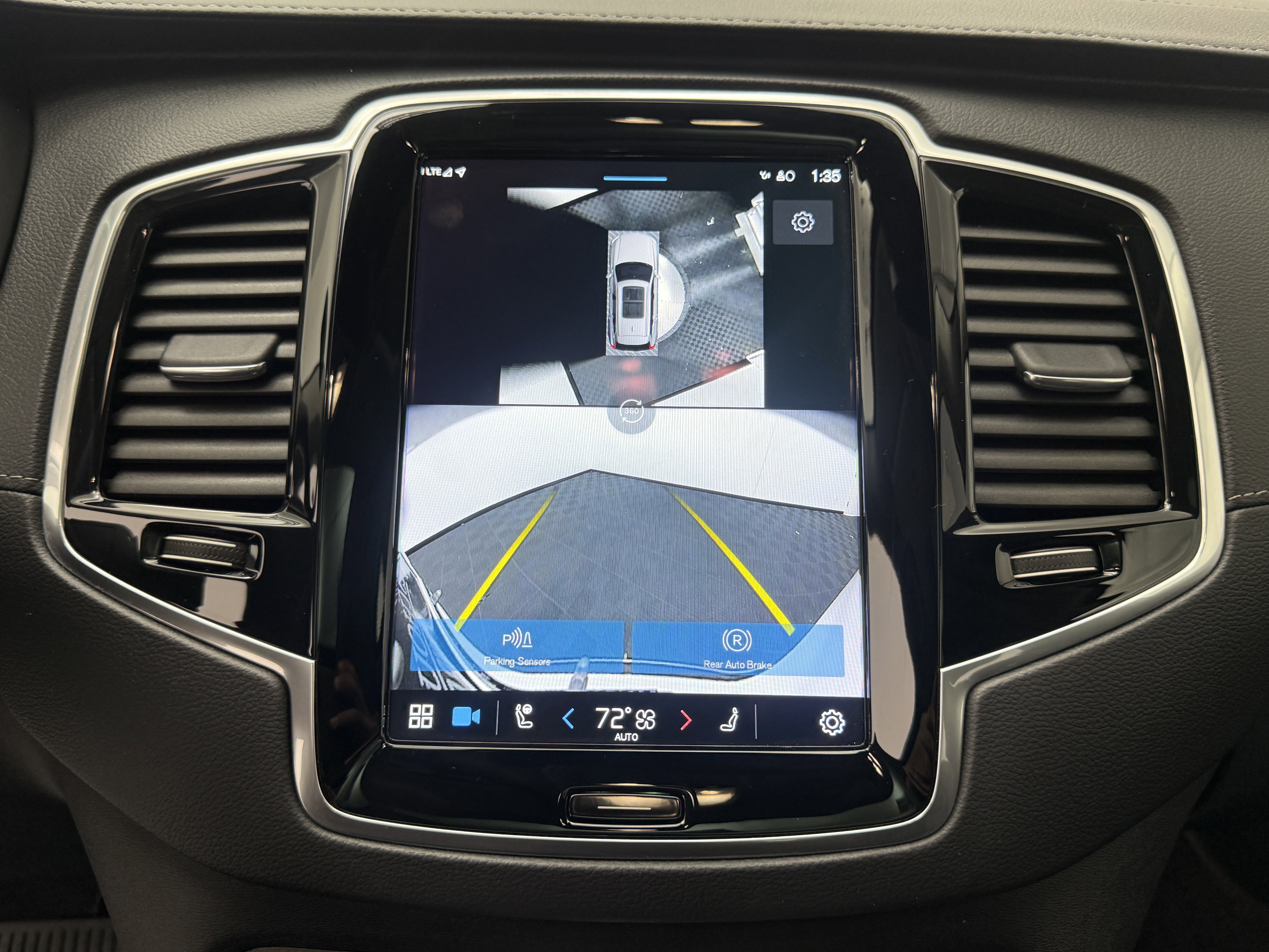 Certified 2024 Volvo XC90 B6 Ultimate w/ Protection Package Premier image 20