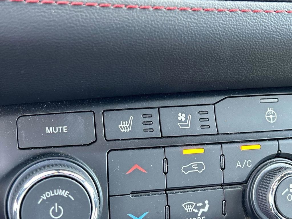 Used 2025 Dodge Durango GT image 30