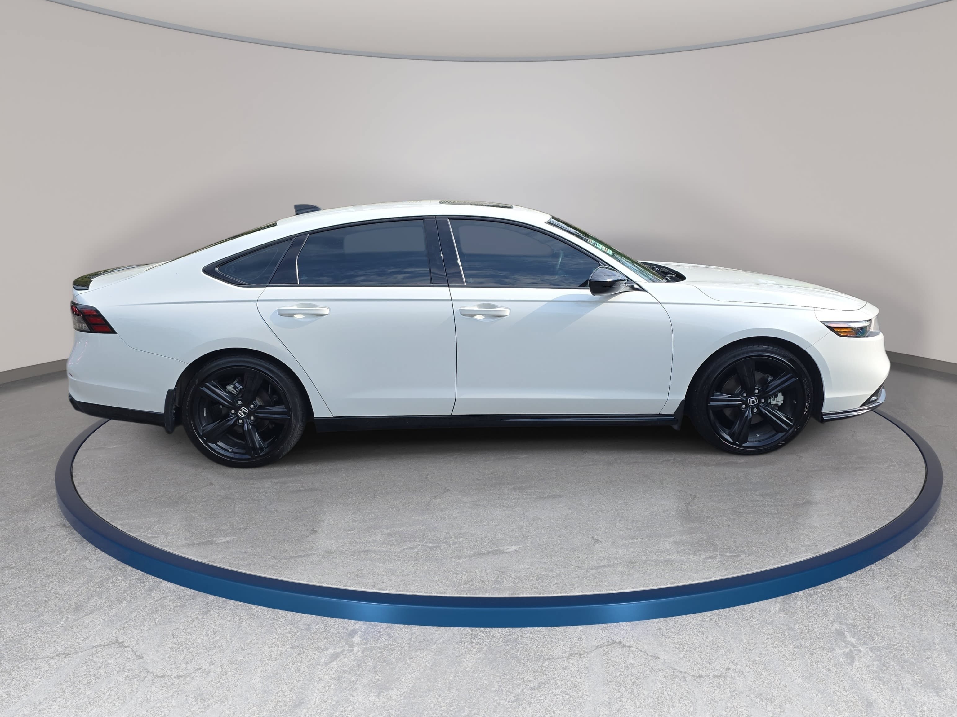 Used 2024 Honda Accord Sport image 4