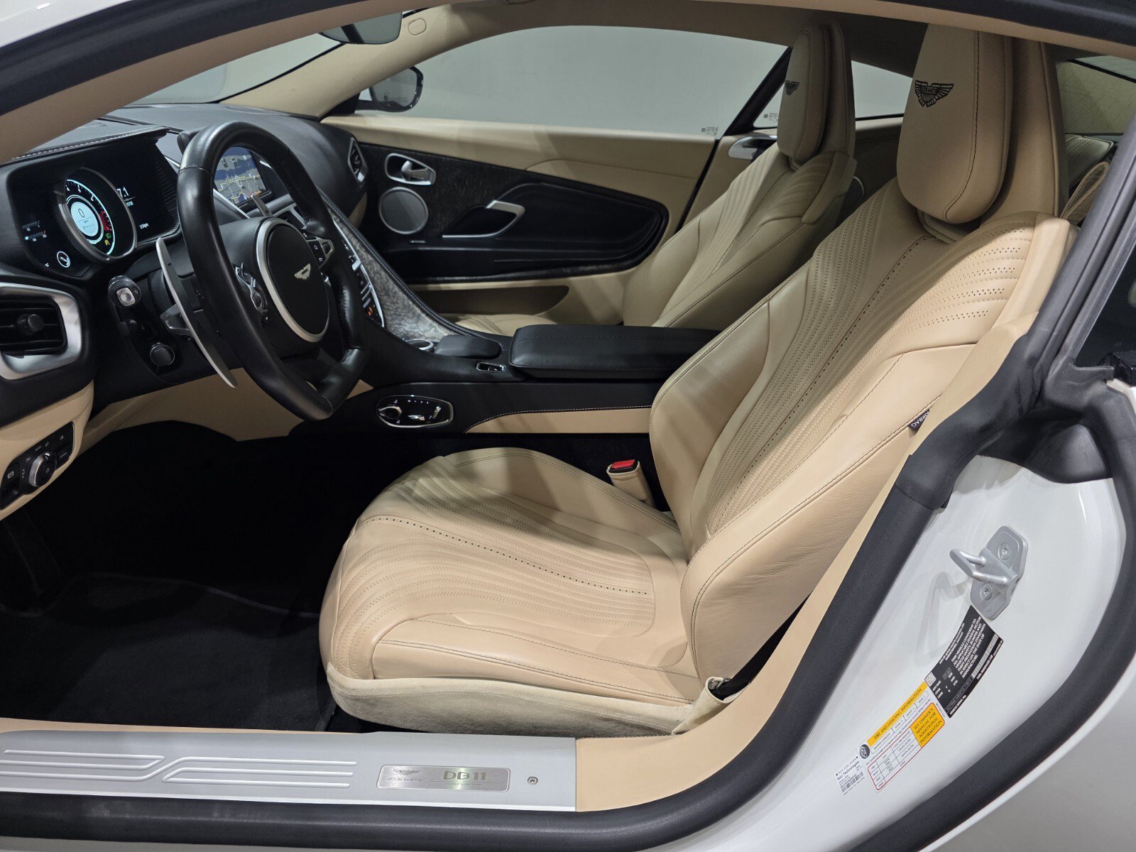 Used 2023 Aston Martin DB11 Coupe RWD image 16