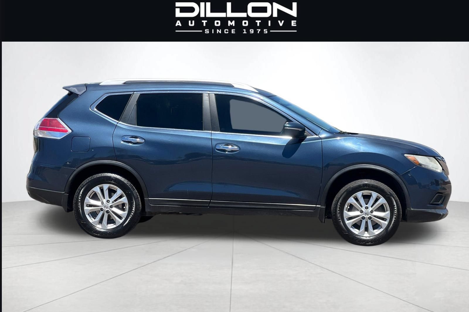 Used 2015 Nissan Rogue SV AWD/4WD image 3