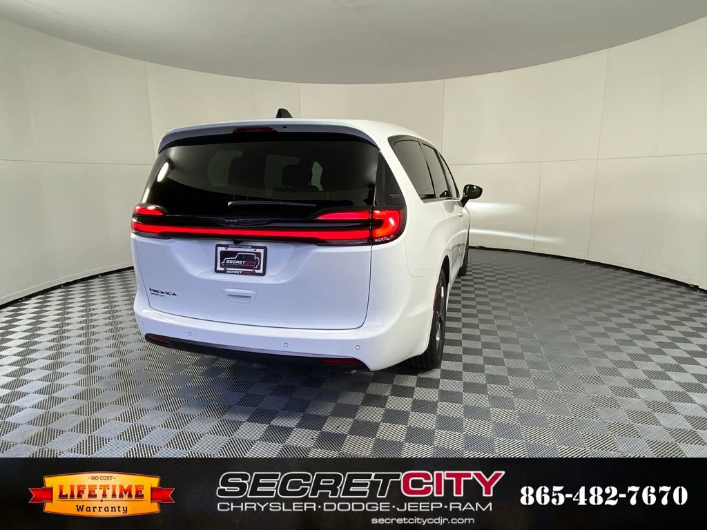 New 2026 Chrysler Pacifica Select image 7