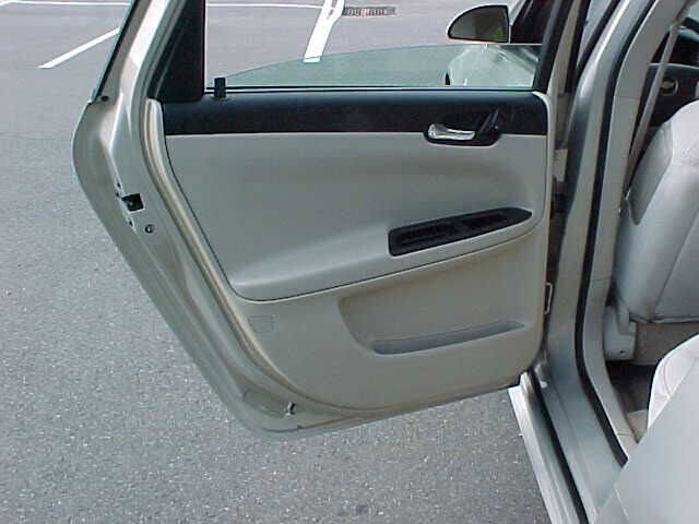 Used 2011 Chevrolet Impala LS image 13