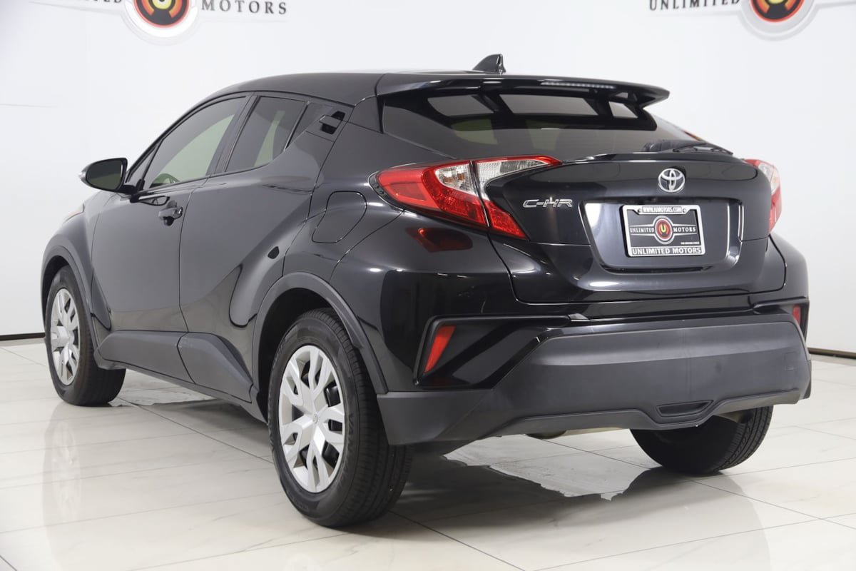 Used 2021 Toyota C-HR LE FWD image 4