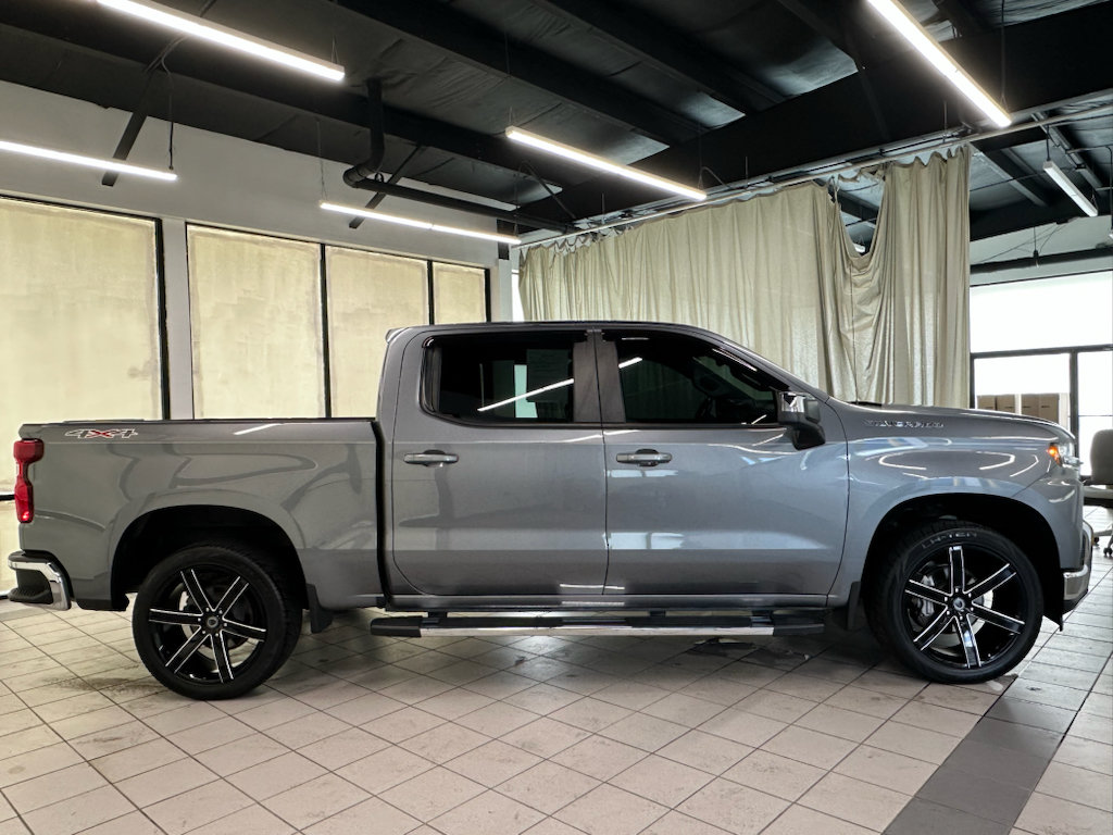 Certified 2022 Chevrolet Silverado 1500 LT AWD/4WD image 3