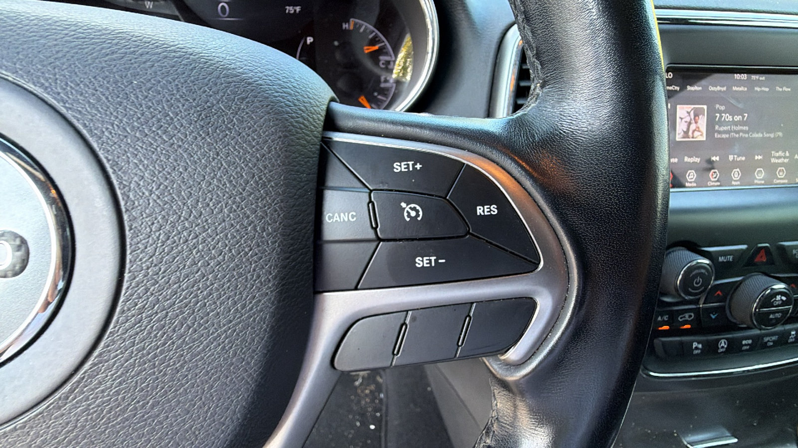 Used 2020 Jeep Grand Cherokee Laredo RWD image 28