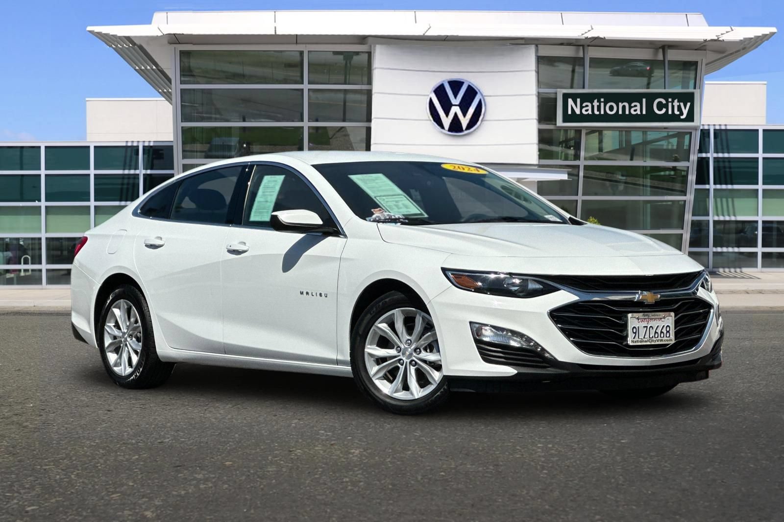 Used 2024 Chevrolet Malibu LT FWD image 2