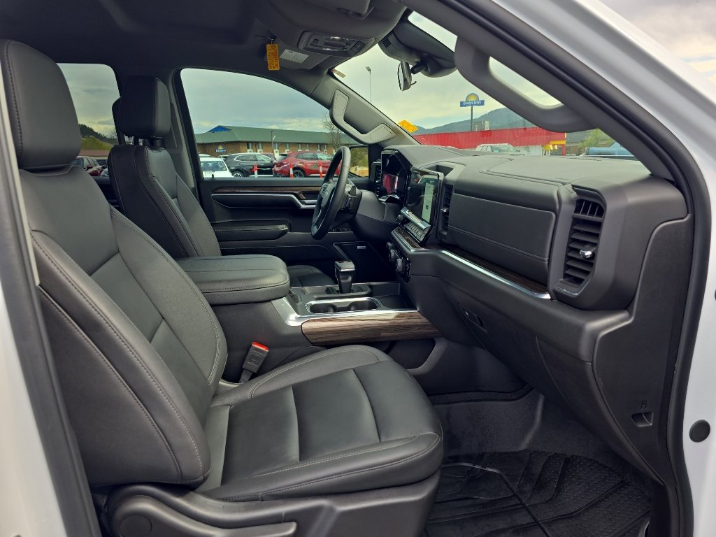 Certified 2024 Chevrolet Silverado 1500 RST w/ Redline Edition AWD/4WD image 28