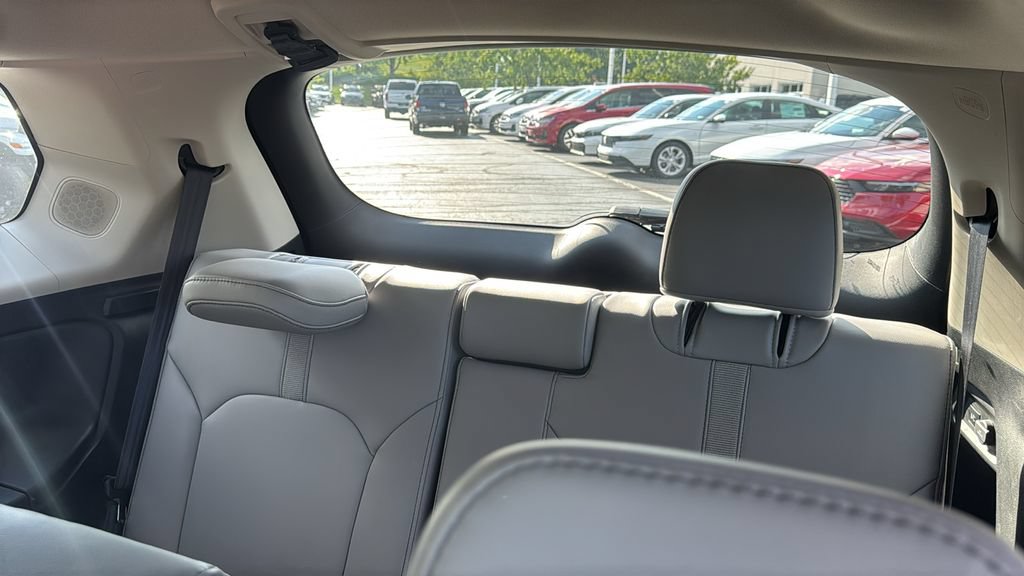 Certified 2025 Honda Pilot Touring image 29