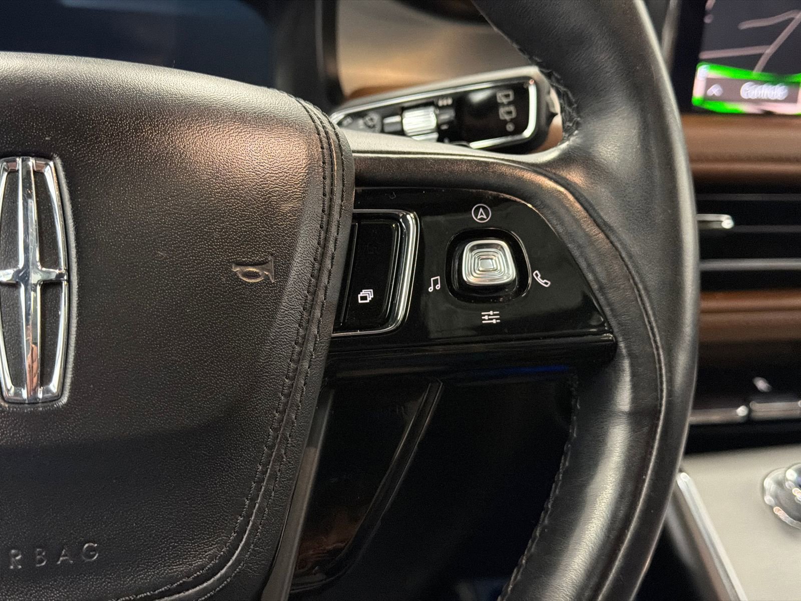 Used 2020 Lincoln Aviator Reserve AWD/4WD image 25