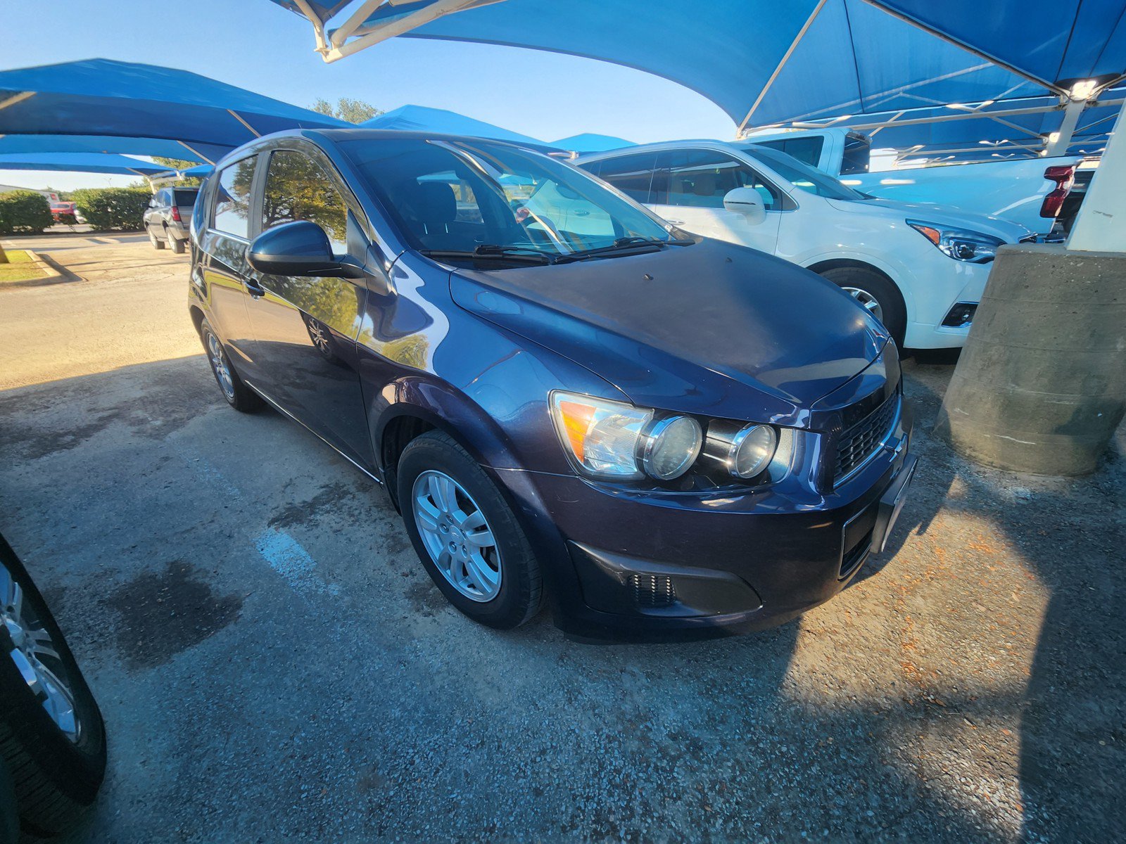 Used 2015 Chevrolet Sonic LT FWD image 1