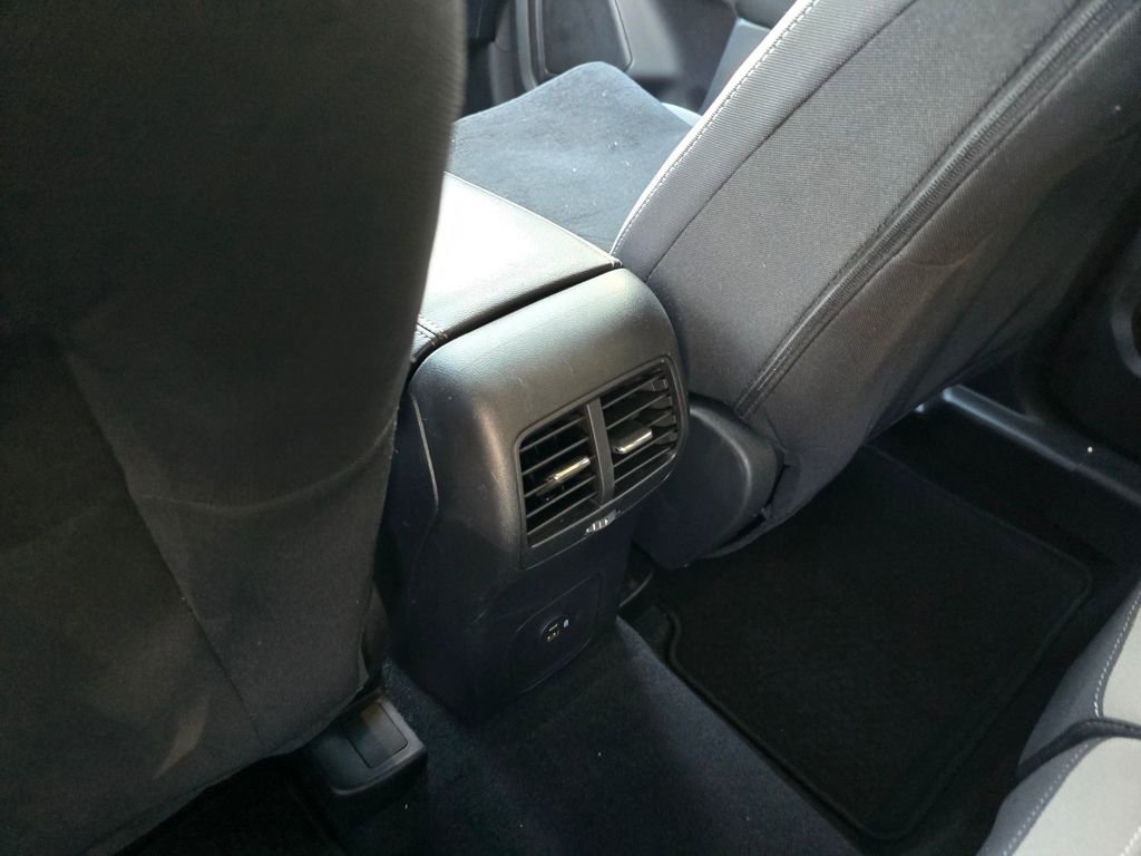 Used 2022 Ford Escape SE w/ SE Sport Appearance Package image 14