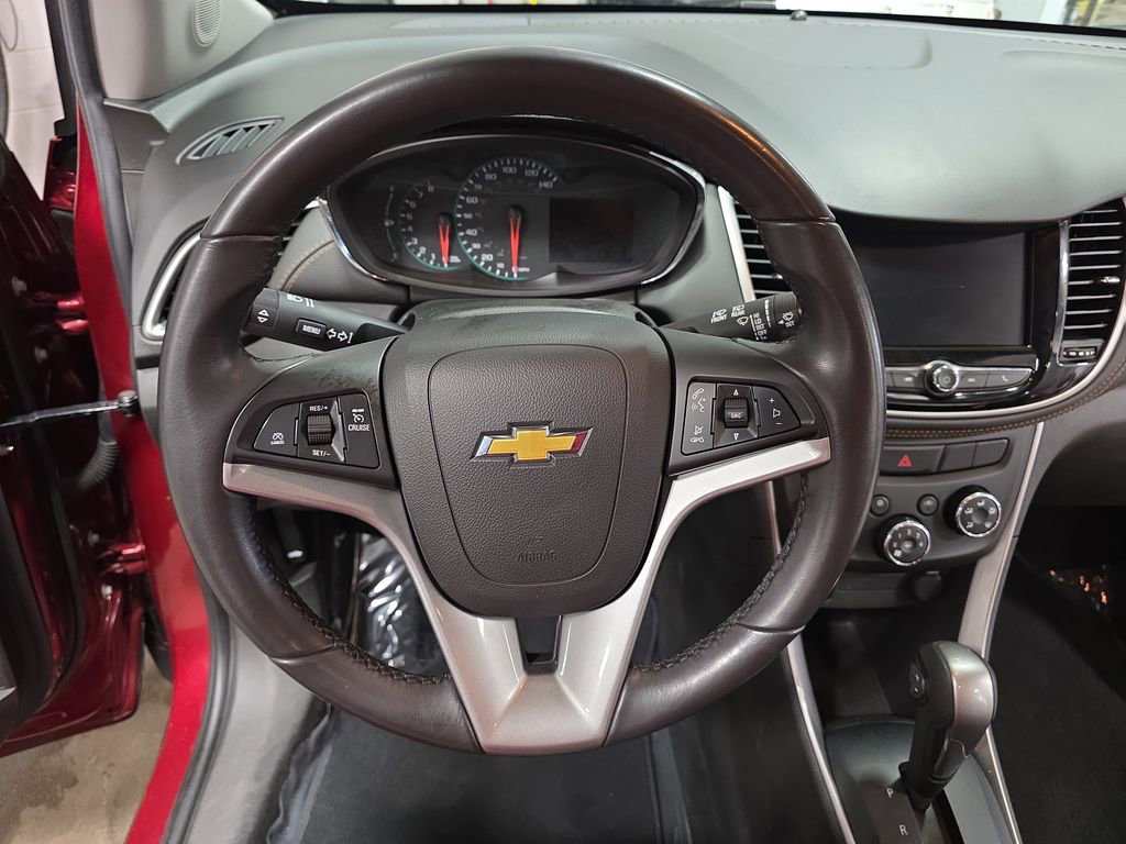 Certified 2022 Chevrolet Trax LT w/ LT Convenience Package image 17