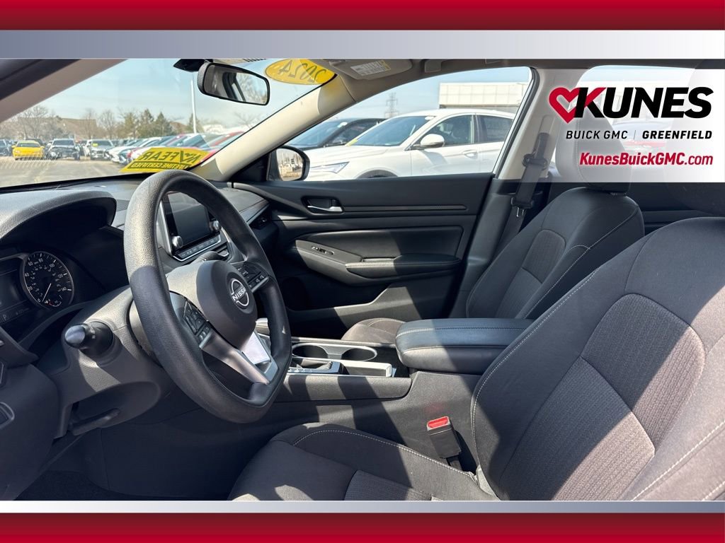 Used 2024 Nissan Altima 2.5 SV FWD image 14