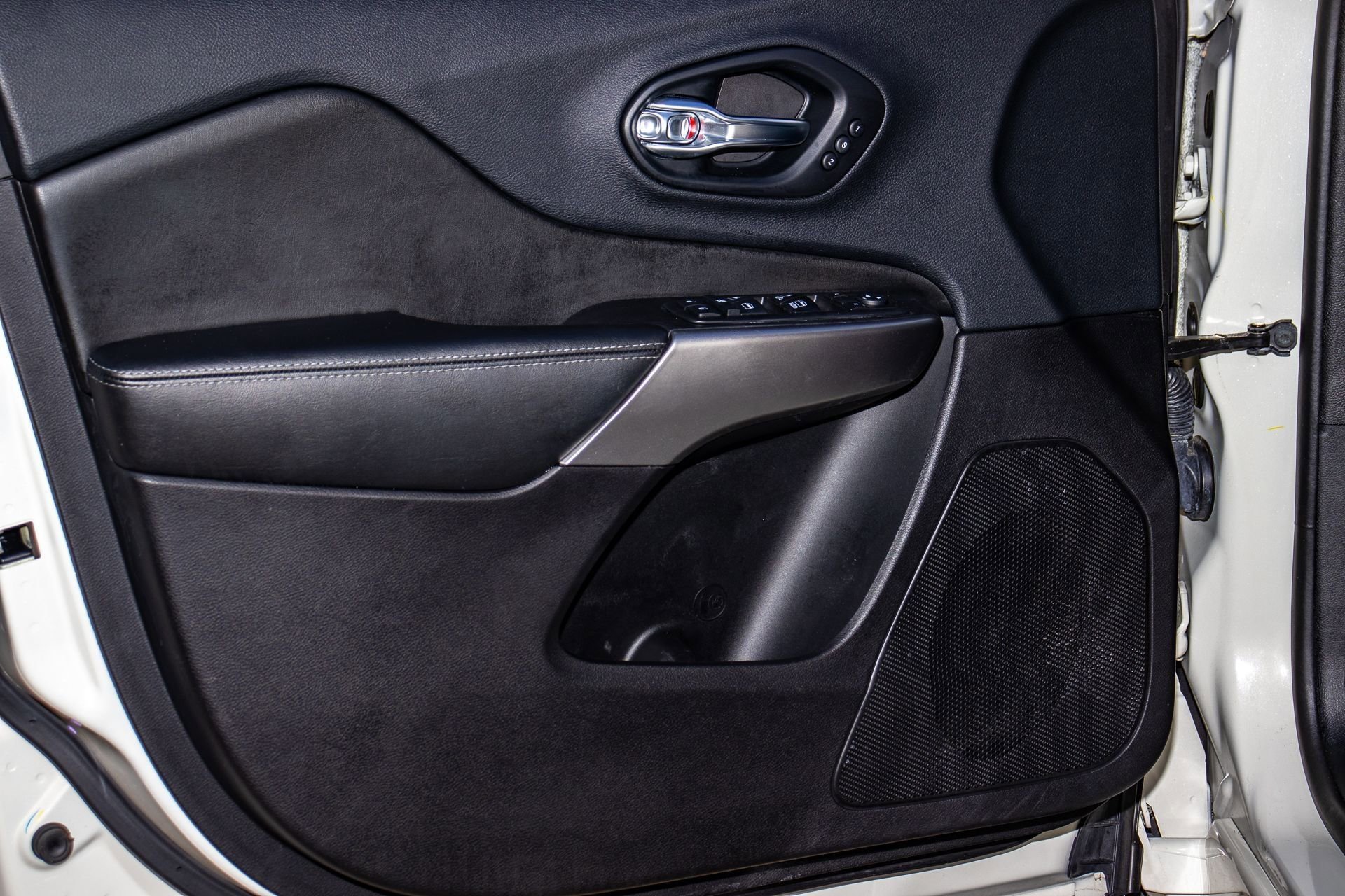 Used 2019 Jeep Cherokee High Altitude image 18