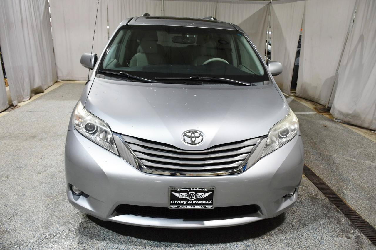 Used 2012 Toyota Sienna XLE FWD image 26