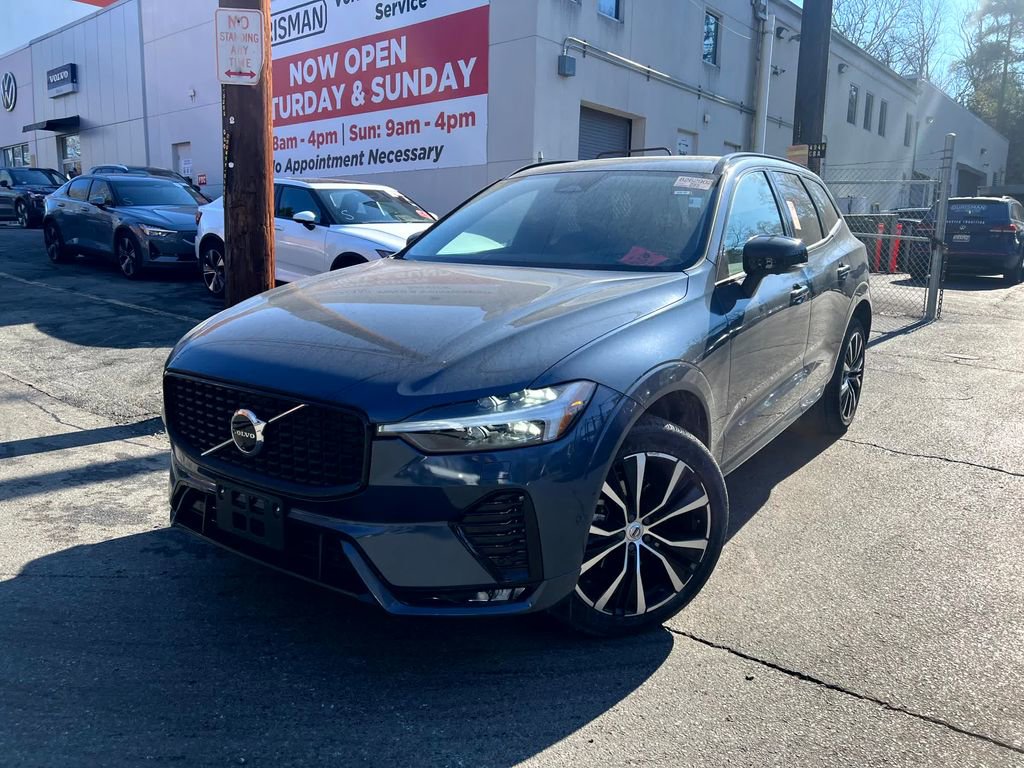 Used 2025 Volvo XC60 B5 Plus image 2