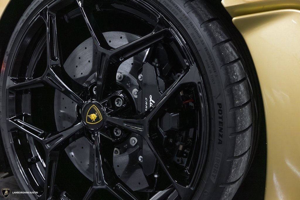 Used 2025 Lamborghini Revuelto image 9