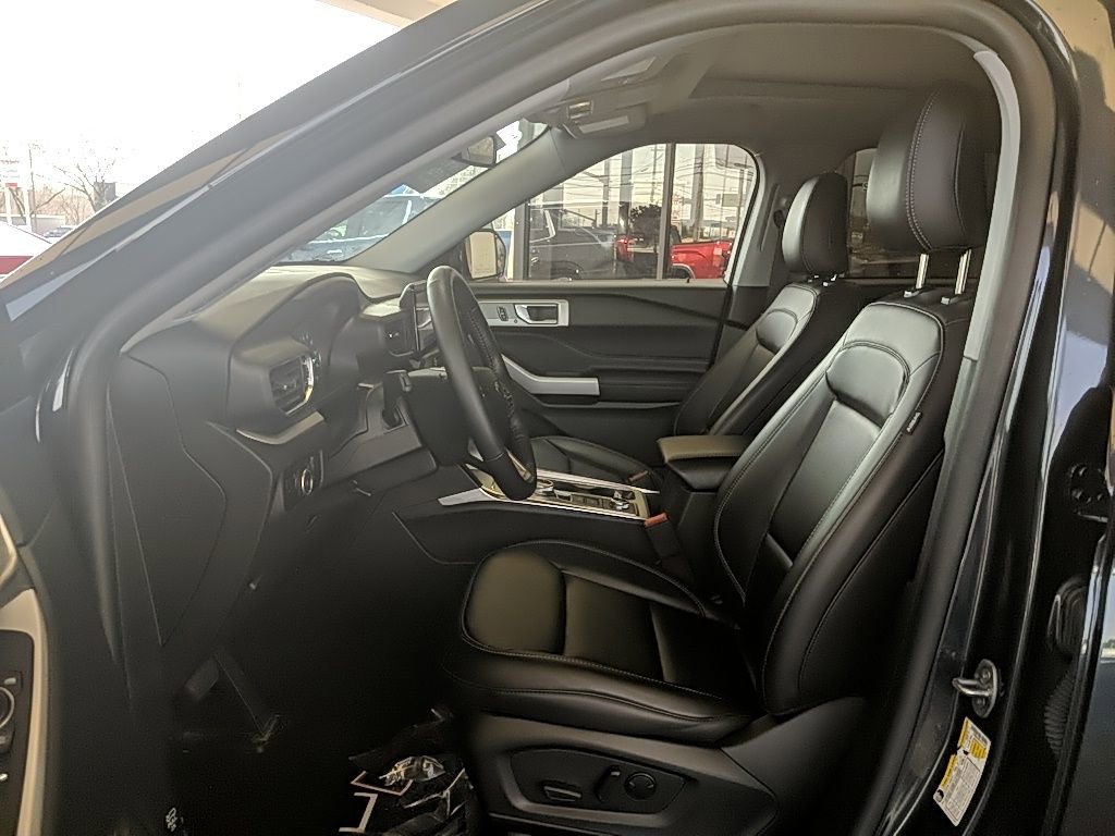 Used 2023 Ford Explorer XLT w/ Equipment Group 202A image 14