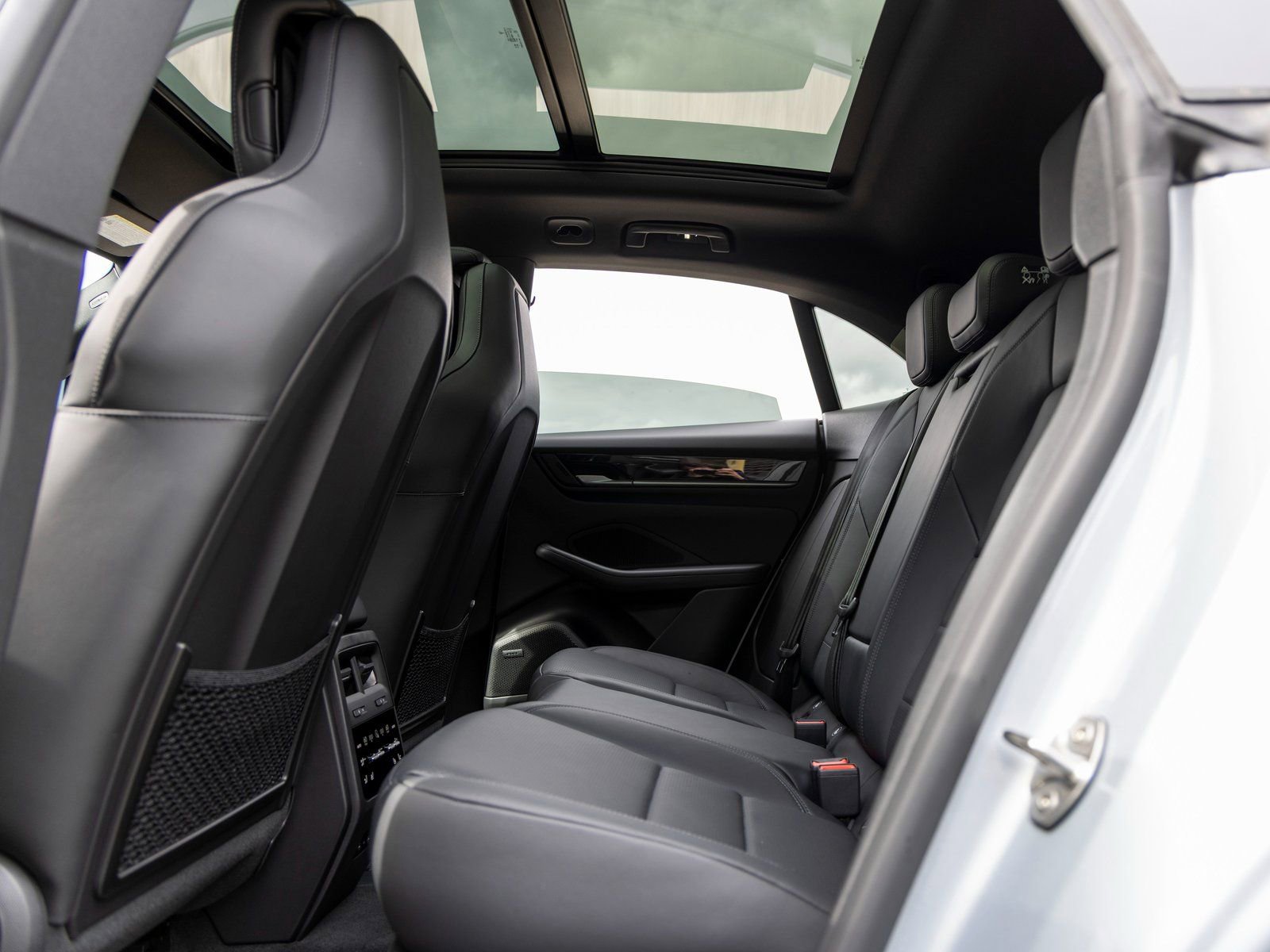 New 2025 Porsche Macan Electric image 41