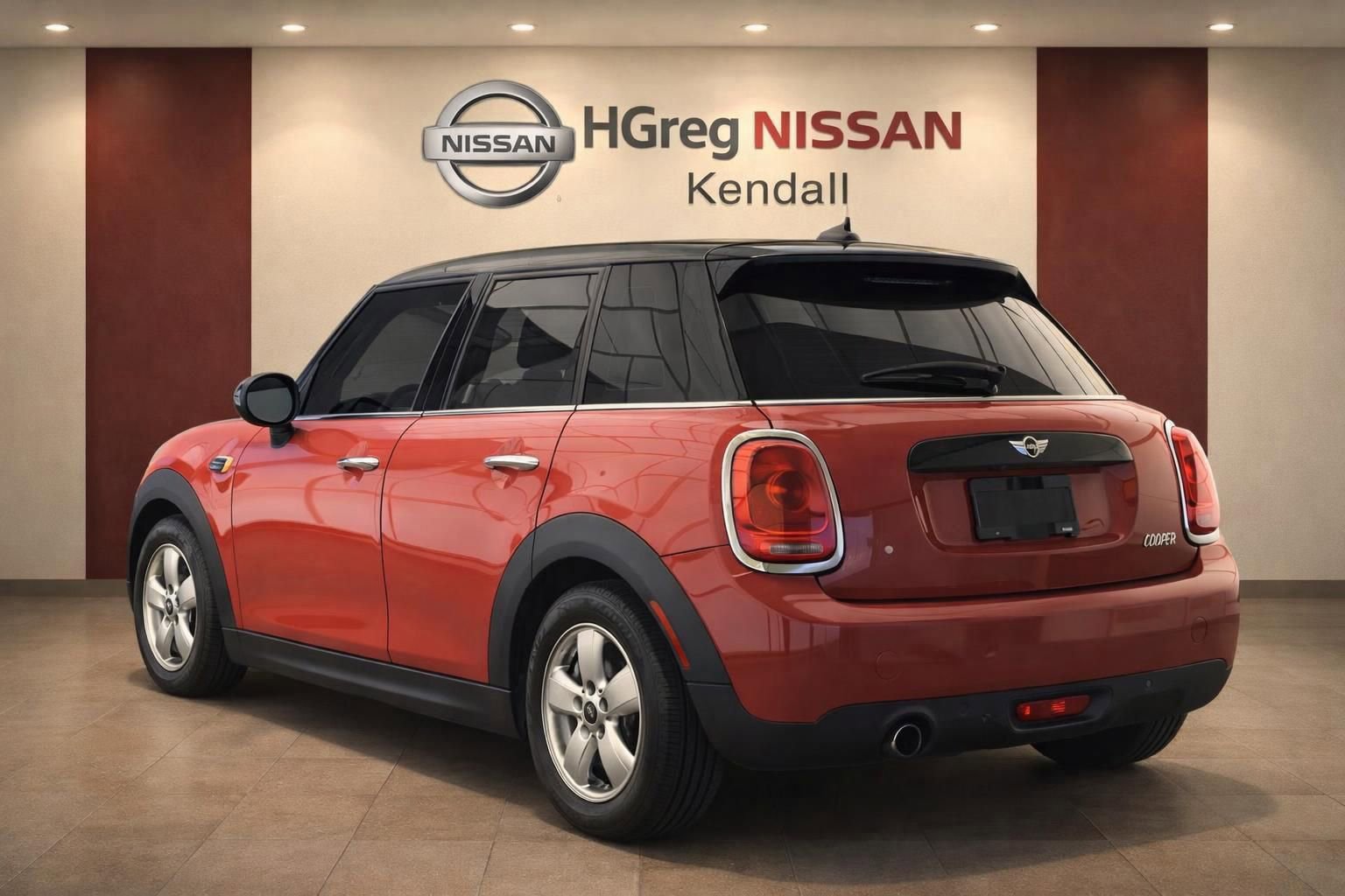 Used 2017 MINI Cooper 4-Door Hardtop w/ Technology Package FWD image 2