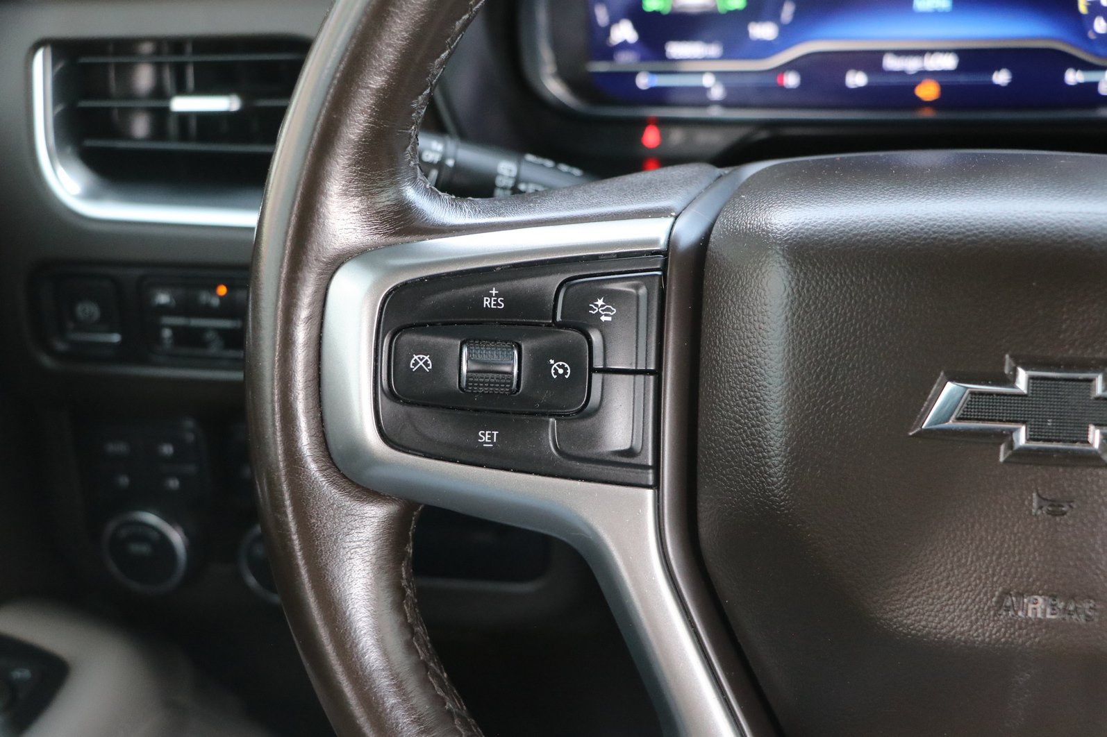 Used 2023 Chevrolet Suburban Z71 AWD/4WD image 18