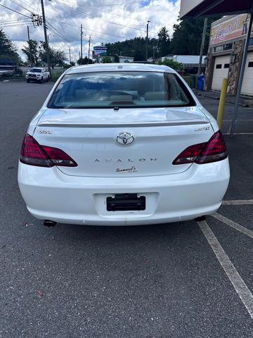 Used 2009 Toyota Avalon Limited image 3
