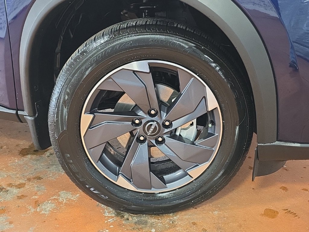 Used 2026 Nissan Rogue SV w/ SV Premium Package image 12