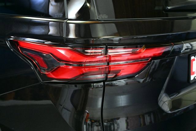 Used 2023 Chevrolet Traverse RS image 18