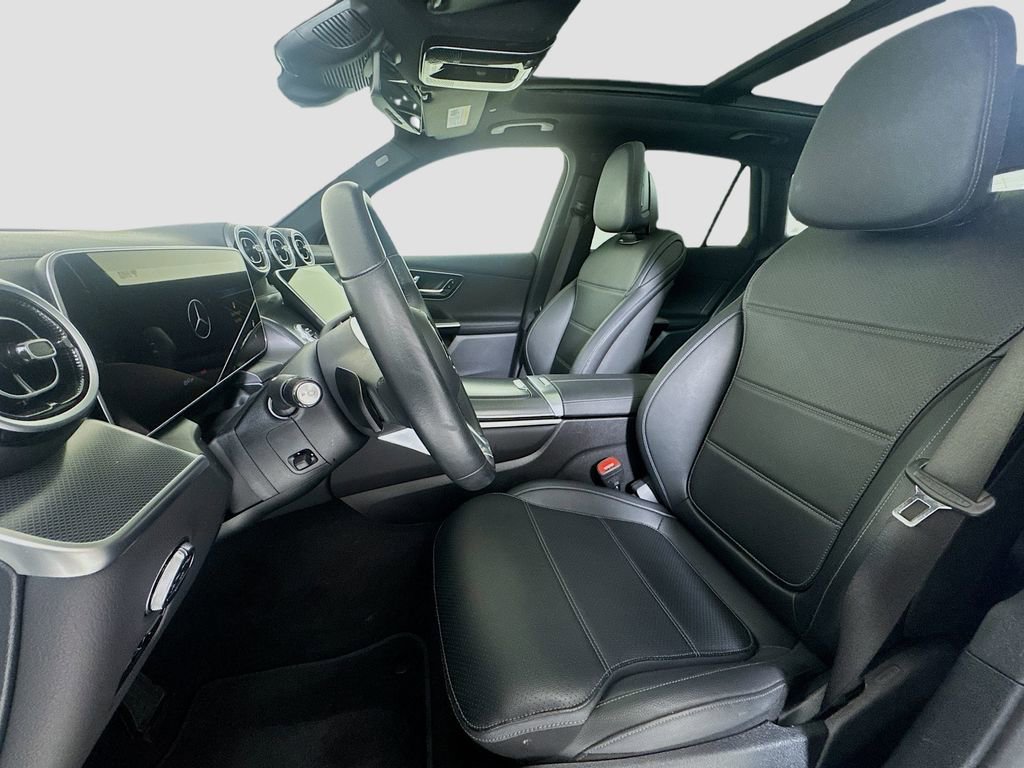 Used 2024 Mercedes-Benz GLC 300 4MATIC image 9