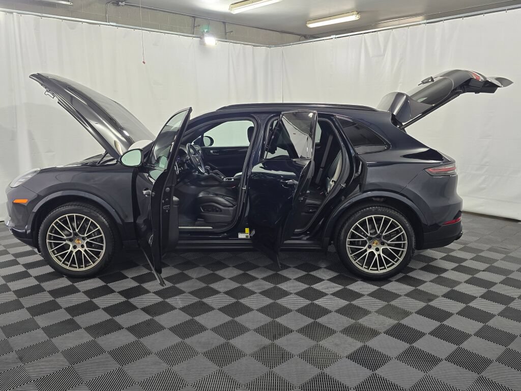Certified 2023 Porsche Cayenne Platinum Edition AWD/4WD image 13