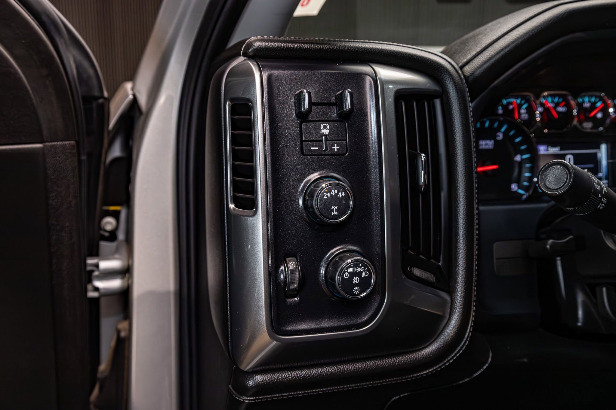 Used 2019 Chevrolet Silverado 2500 LTZ w/ Duramax Plus Package image 19