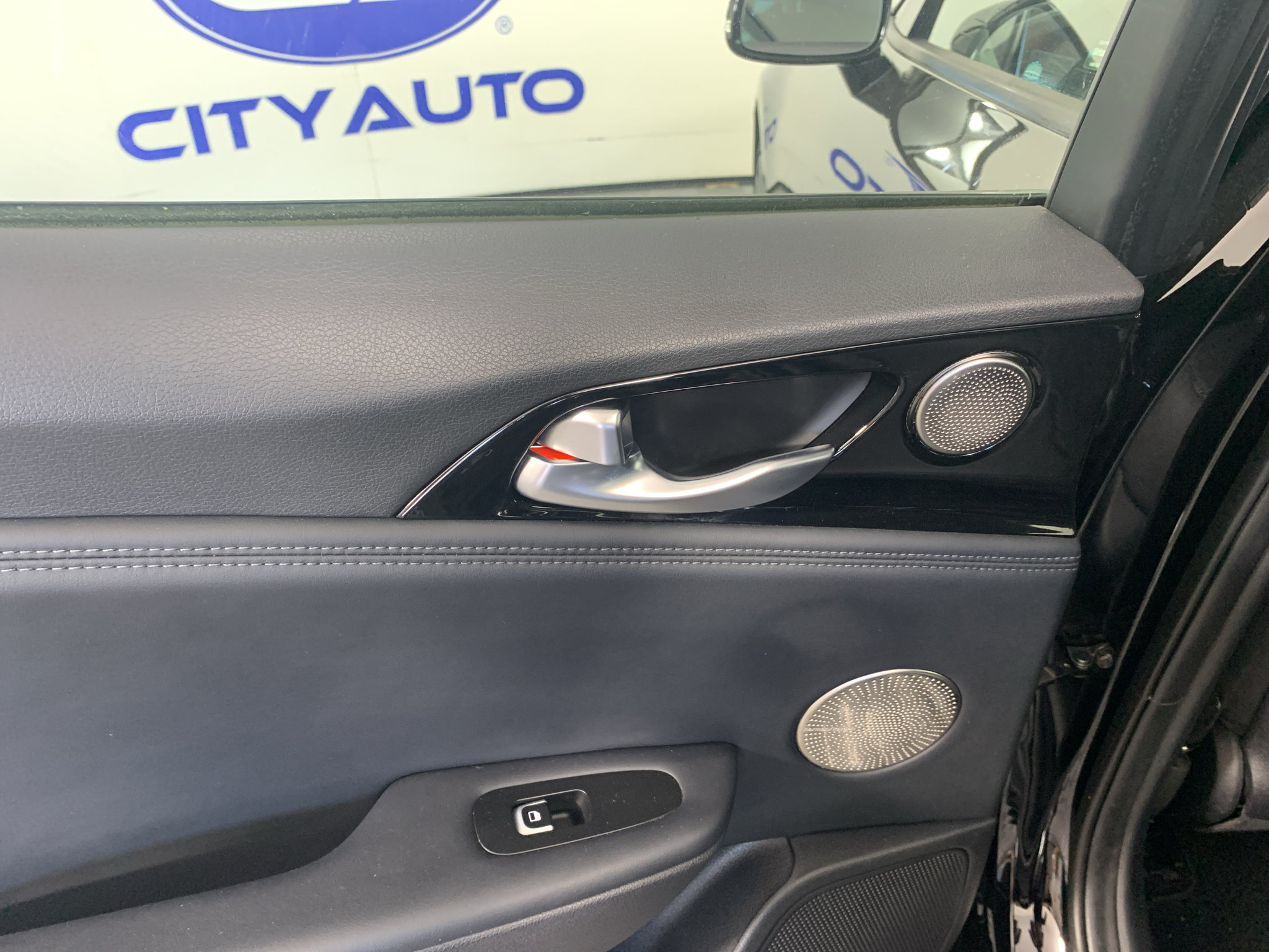Used 2018 Kia Stinger Premium RWD image 29