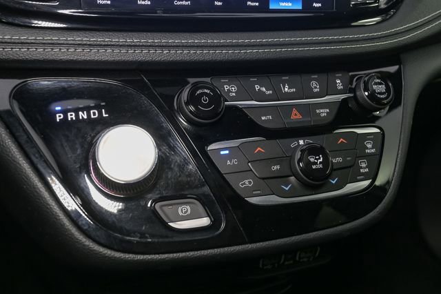 Used 2022 Chrysler Pacifica Touring-L w/ Uconnect Theater Family Group AWD/4WD image 32