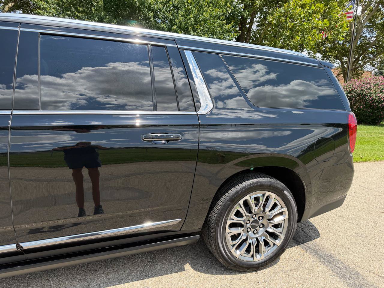 Used 2023 GMC Yukon XL Denali Ultimate AWD/4WD image 16