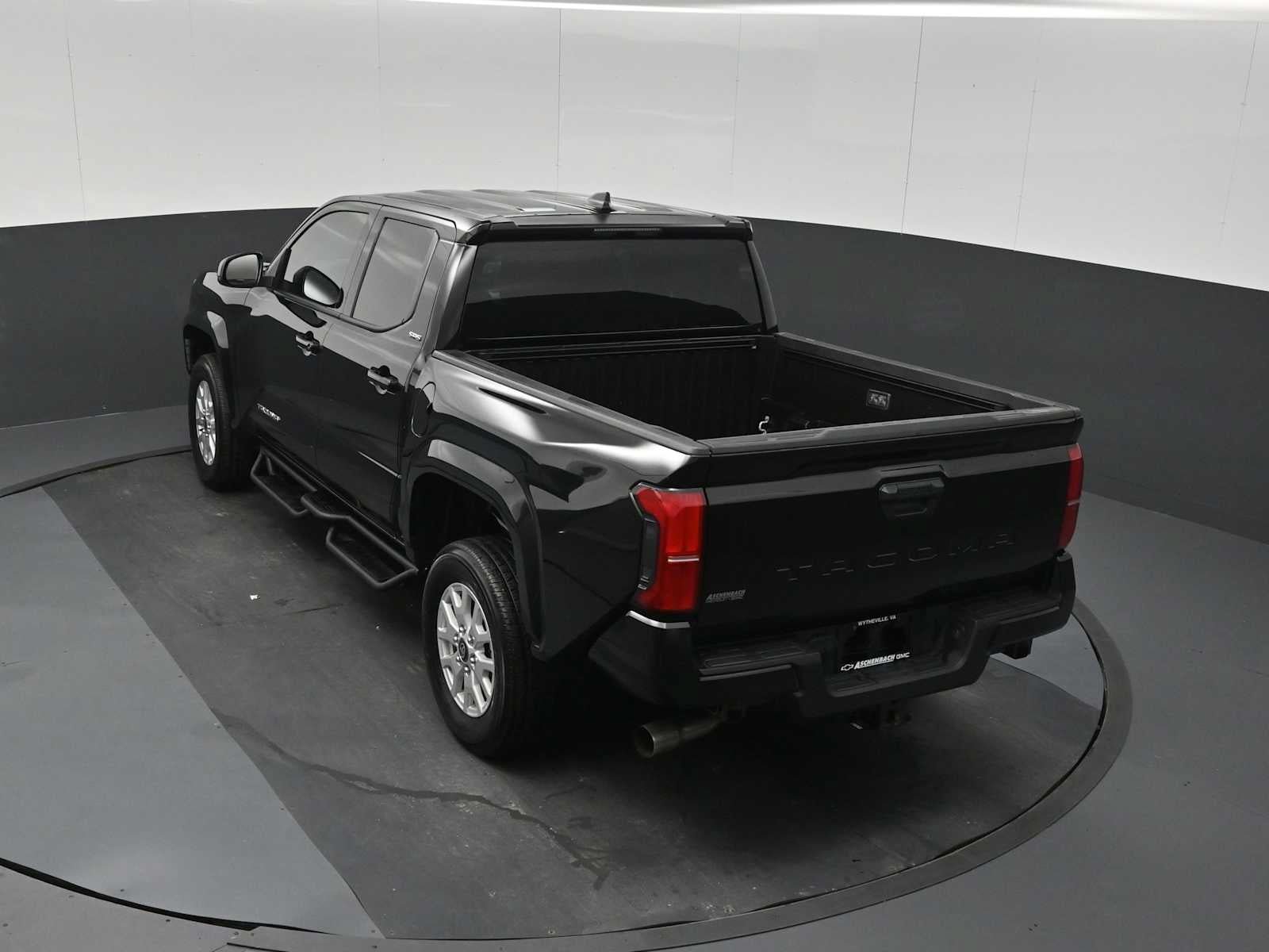 Used 2025 Toyota Tacoma SR5 RWD image 14