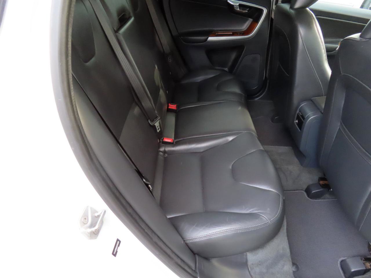 Used 2017 Volvo XC60 T5 Inscription w/ Protection Package image 14