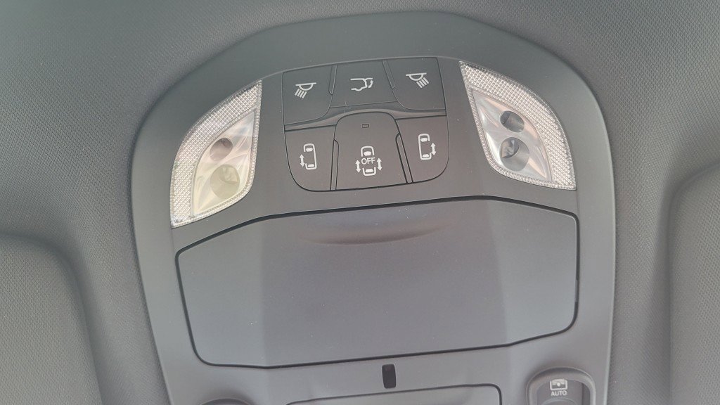 Used 2024 Chrysler Pacifica Limited w/ Uconnect Theater Family Group image 36