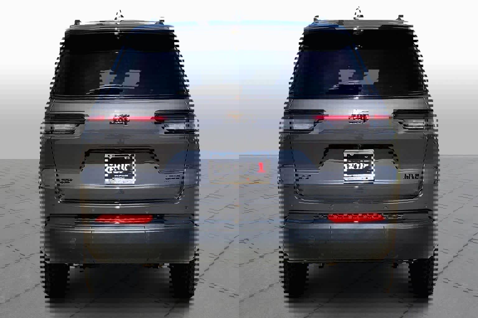 Used 2025 Jeep Grand Cherokee L Limited w/ Luxury Tech Group II AWD/4WD image 5