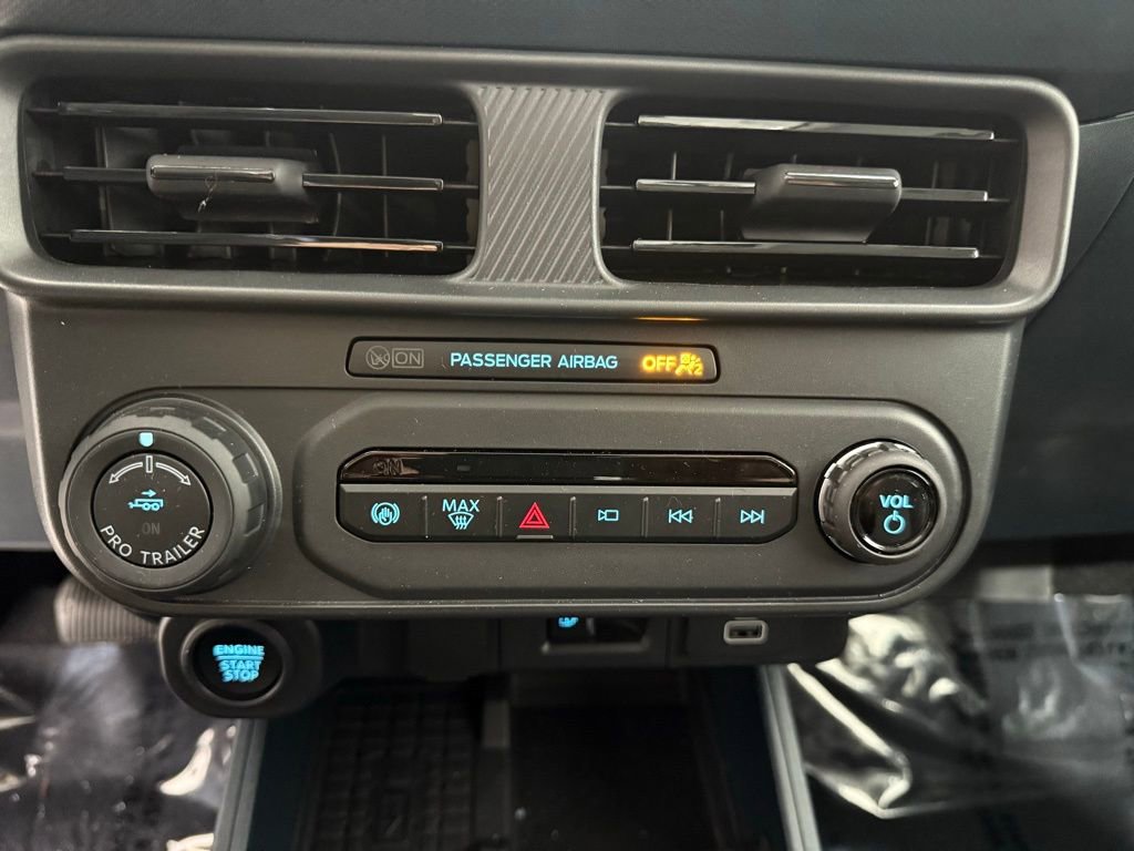 New 2025 Ford Maverick Lariat w/ Black Appearance Package image 35