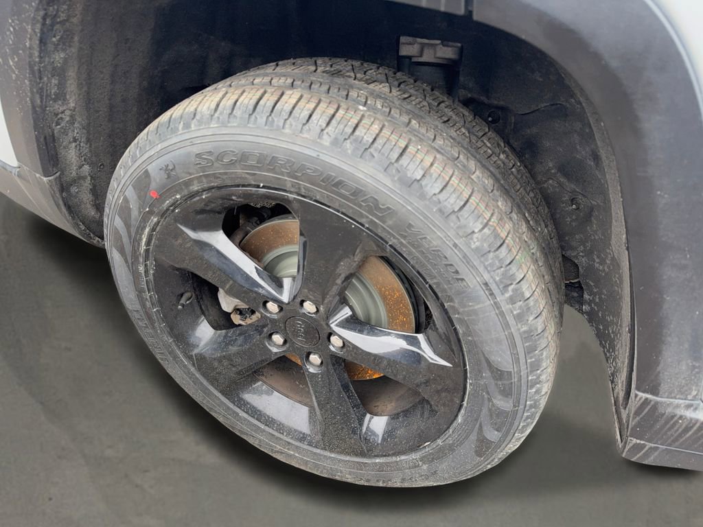 Used 2023 Jeep Grand Cherokee L Limited w/ Black Appearance Package image 7