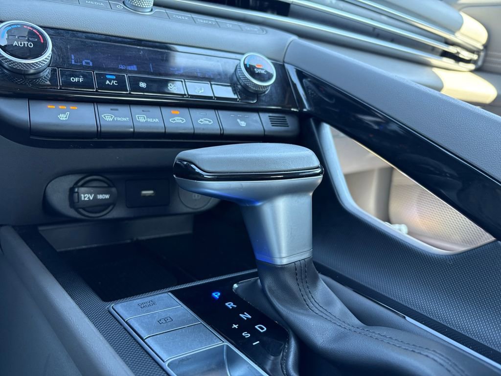 Used 2025 Hyundai Elantra SEL image 27