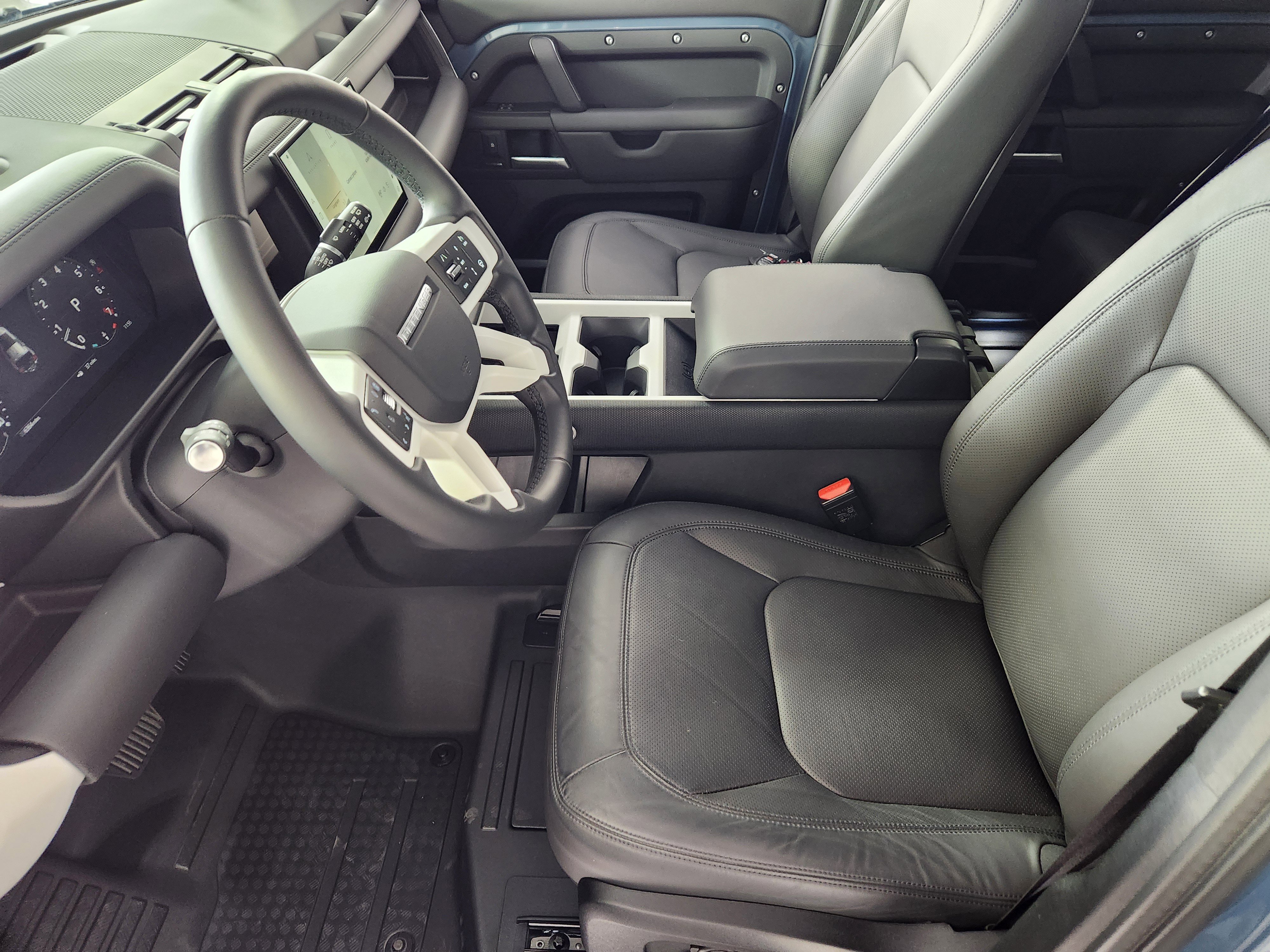 Used 2025 Land Rover Defender 110 S image 11