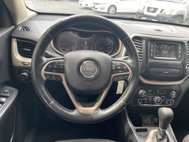 Used 2015 Jeep Cherokee Latitude image 13