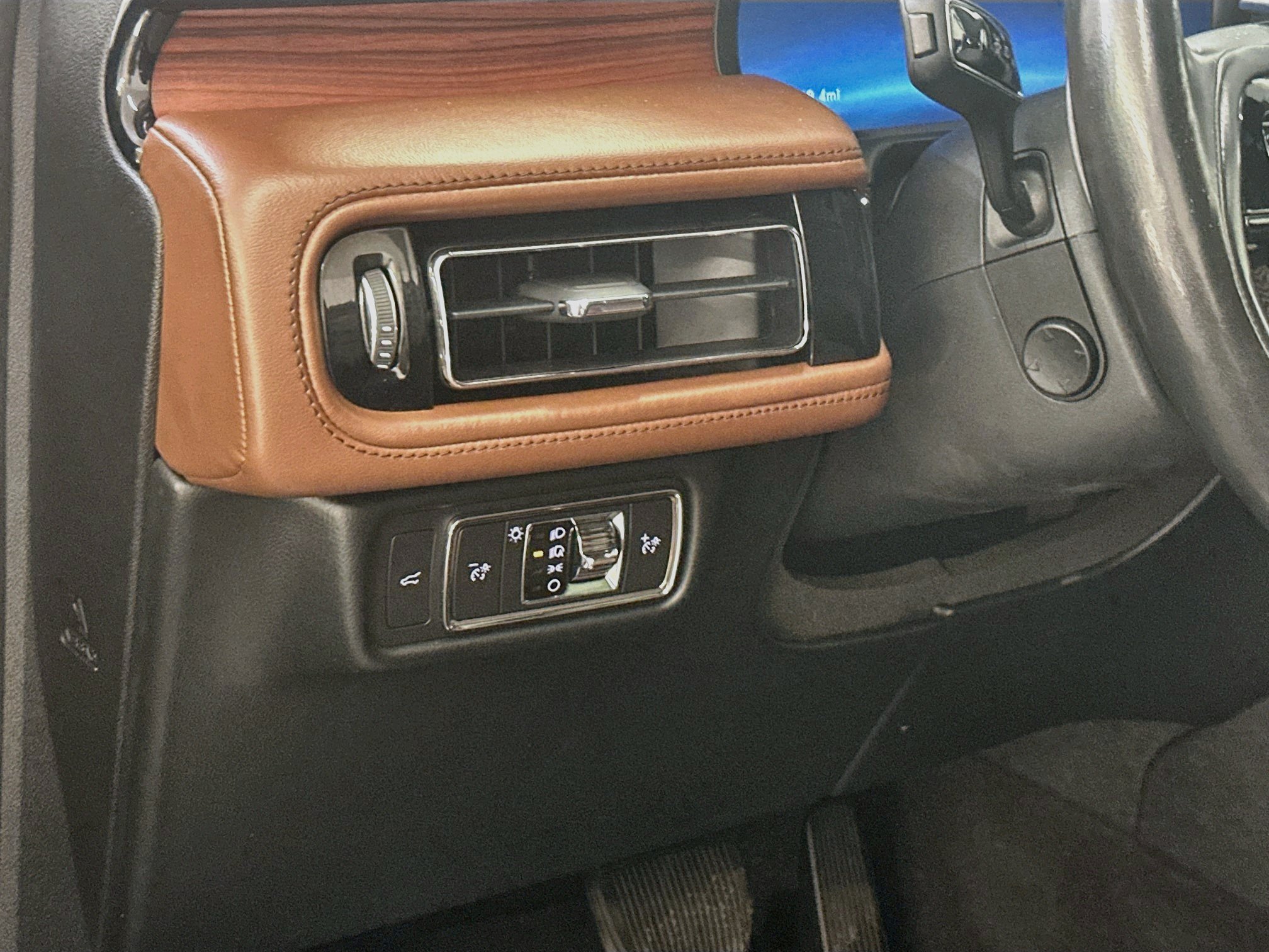 Used 2022 Lincoln Aviator Reserve w/ Equipment Group 201A AWD/4WD image 17