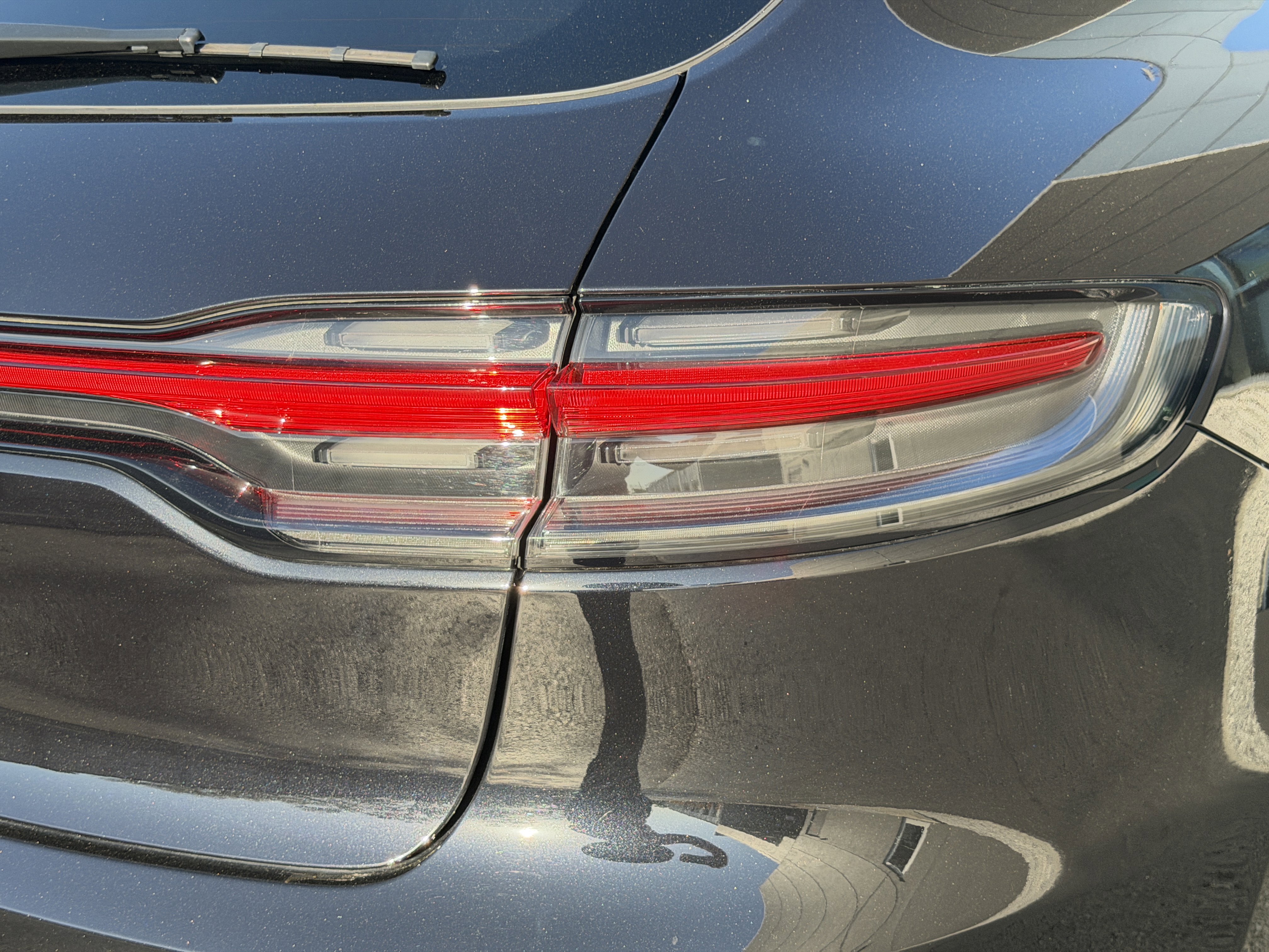 Certified 2025 Porsche Macan Turbo image 14