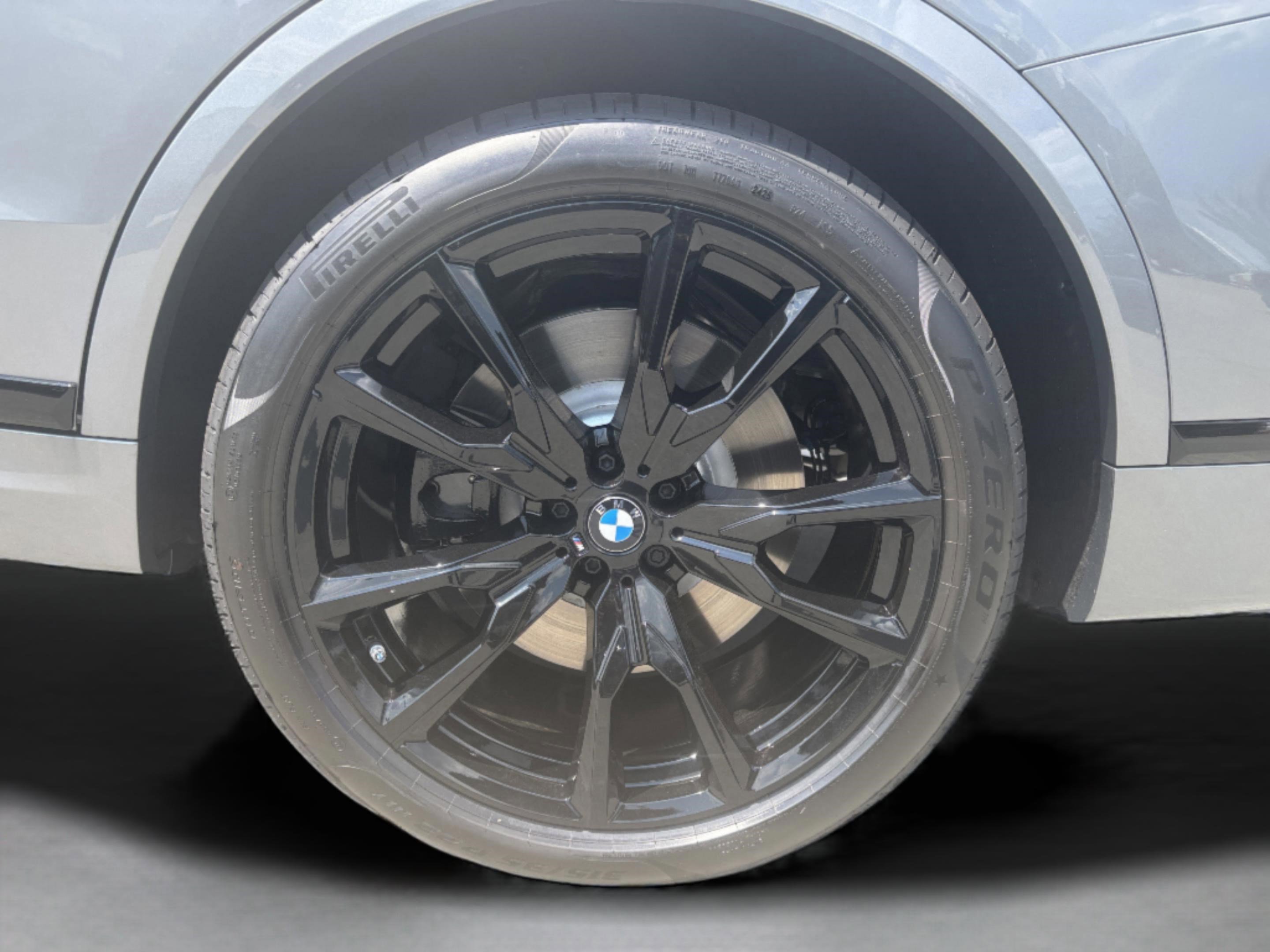 New 2026 BMW X7 M60i image 36