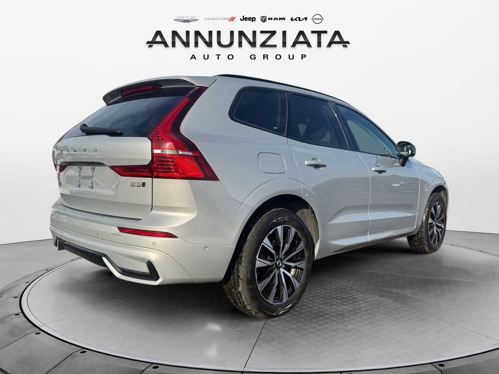 Used 2024 Volvo XC60 B5 Plus image 5