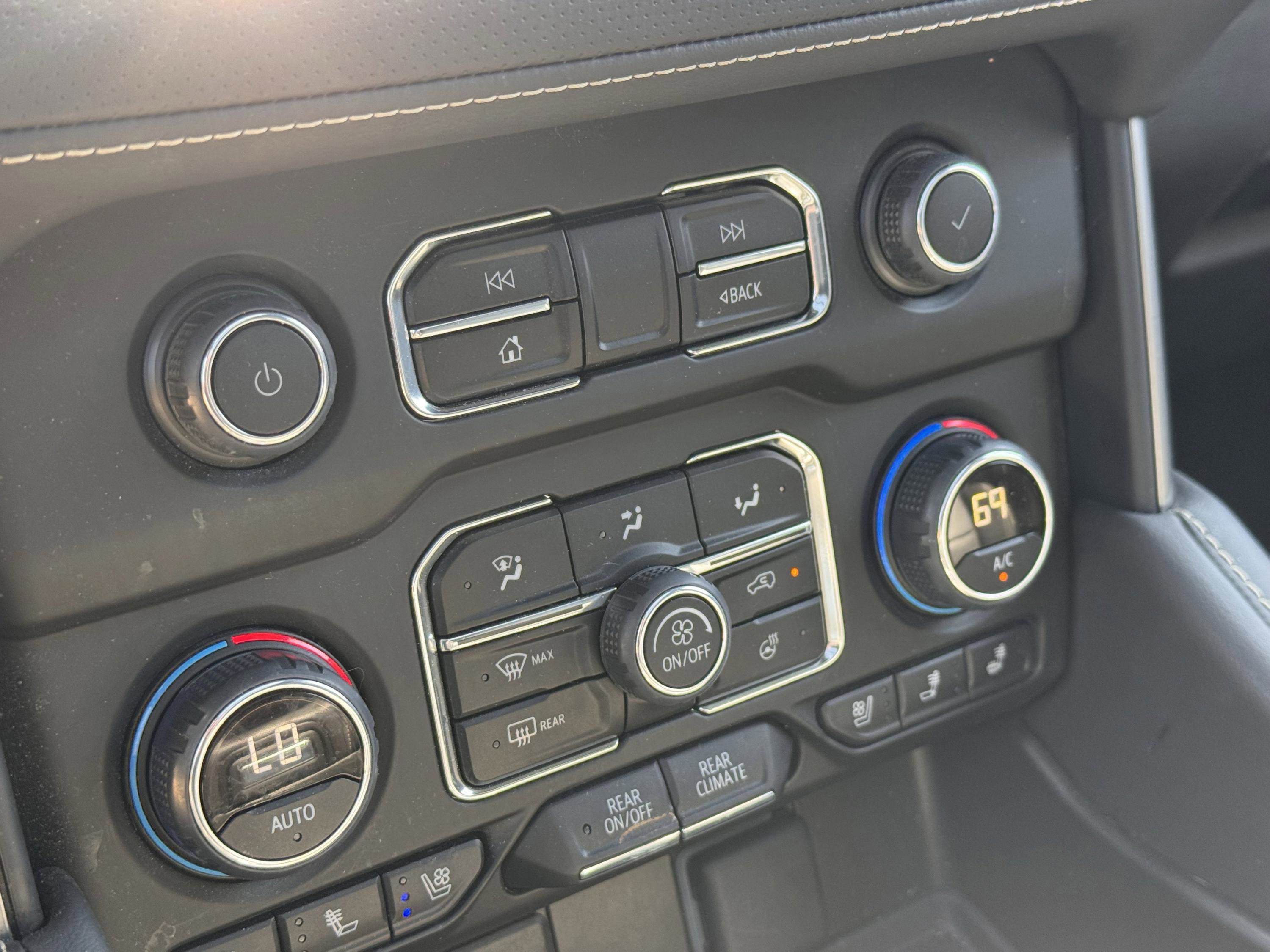 Used 2023 Chevrolet Tahoe Premier w/ Advanced Technology Package image 18